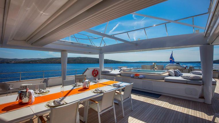 2015-196-11-motor-yacht-custom