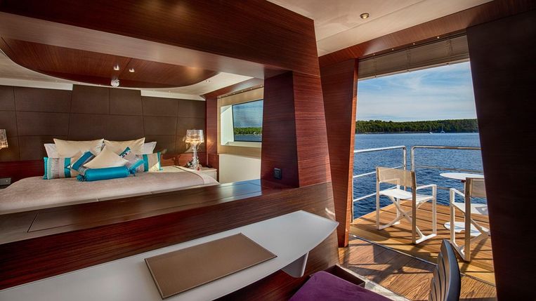 2015-196-11-motor-yacht-custom