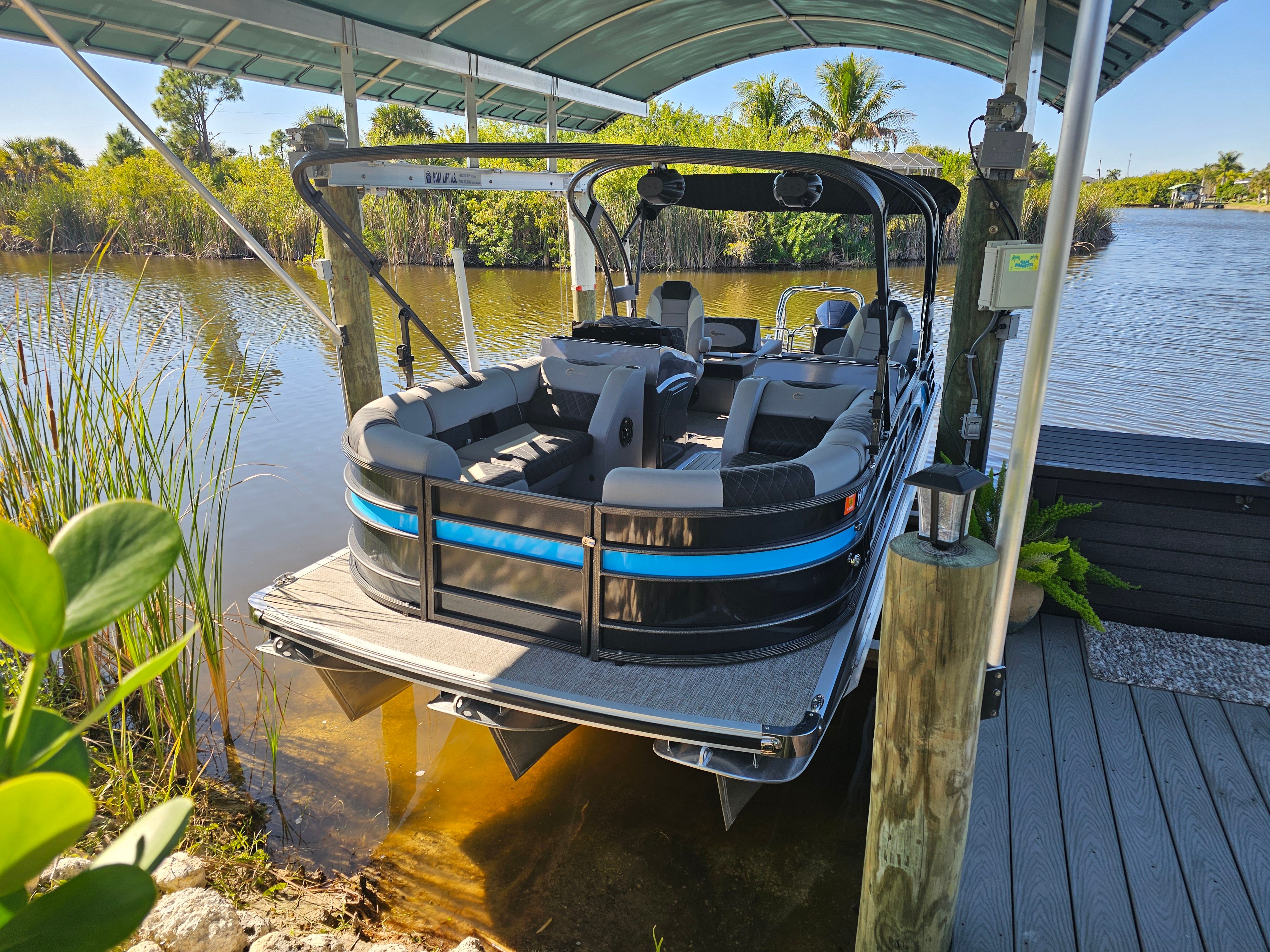 Massimo Marine T-25 ULTRA Lounger Tritoon