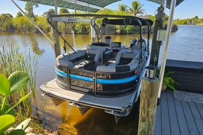 Massimo Marine T-25 ULTRA Lounger Tritoon