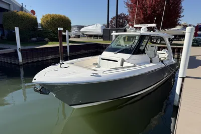 Tiara Yachts 34LS