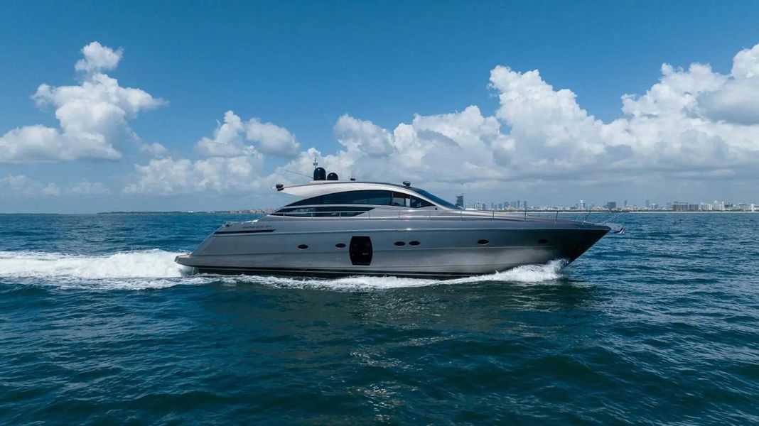 2009 Pershing 64'