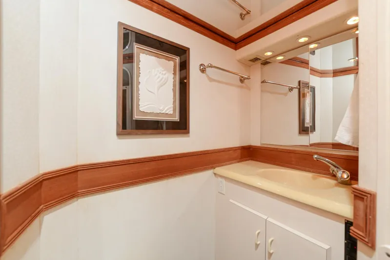 Sue-sea Yacht Photos Pics 