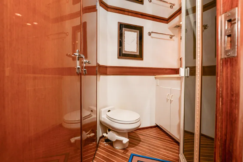 Sue-sea Yacht Photos Pics 