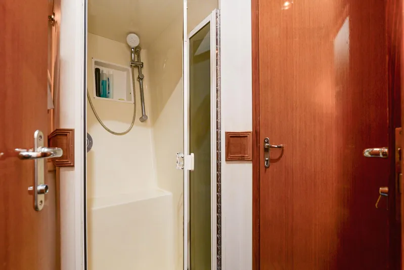 Sue-sea Yacht Photos Pics 