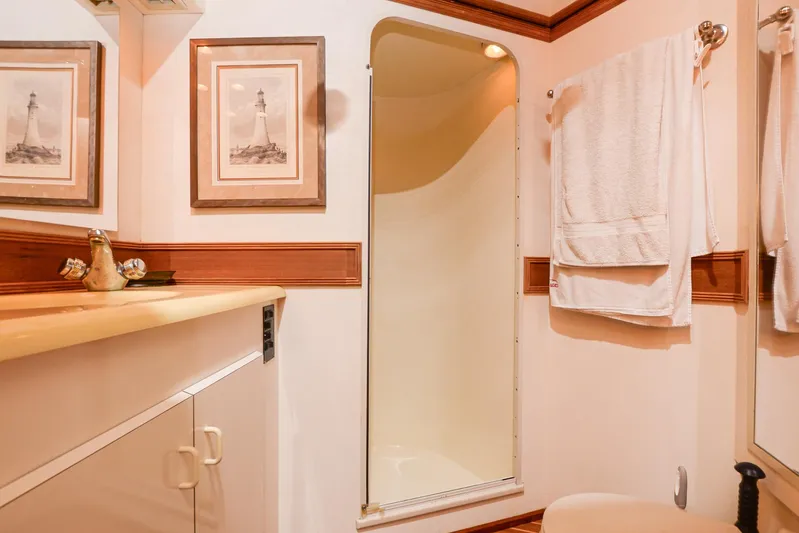 Sue-sea Yacht Photos Pics 