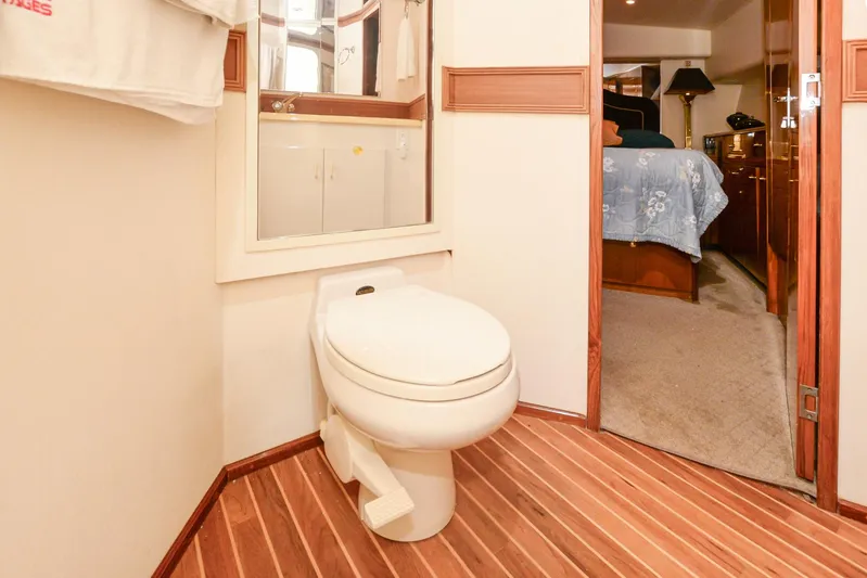 Sue-sea Yacht Photos Pics 