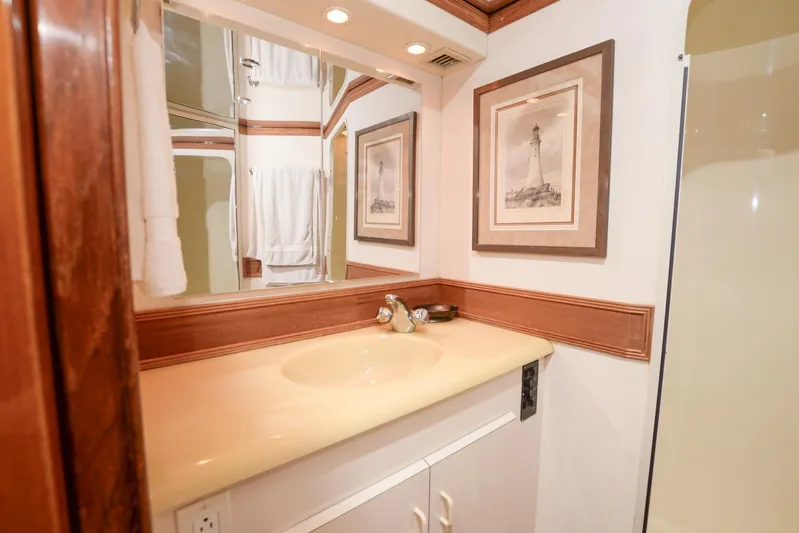 Sue-sea Yacht Photos Pics 