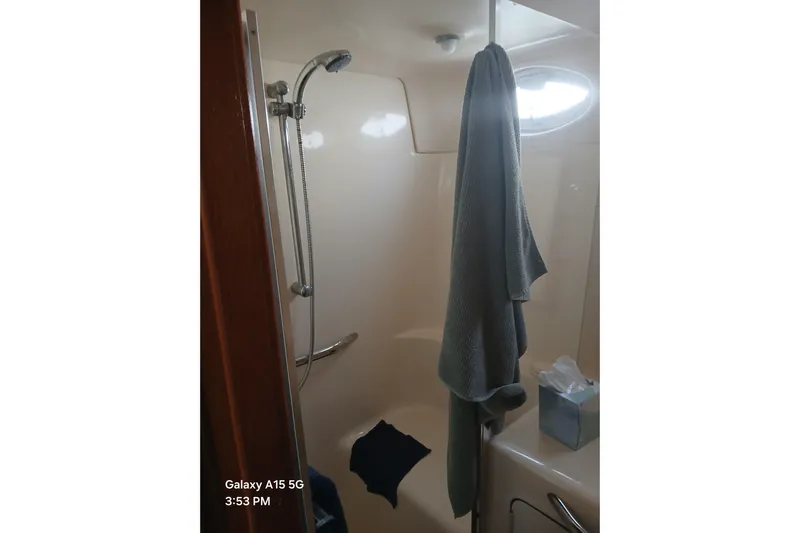  Yacht Photos Pics Shower area in 2000 Sea Ray 420 Aft Cabin yacht with towel and tissue box.