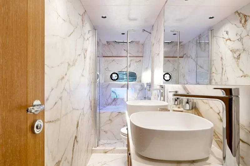 Sasga Yachts 68 Flybridge Yacht Photos Pics Salle de bain Sasga 68