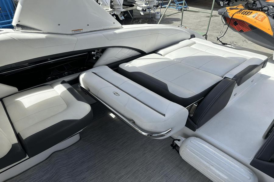 2016 Regal 3200 Bow Rider