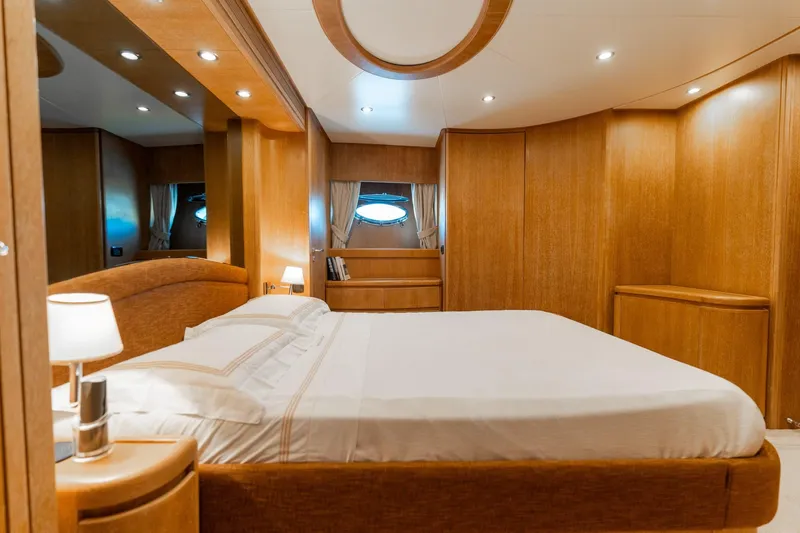  Yacht Photos Pics Warlock-5.jpg