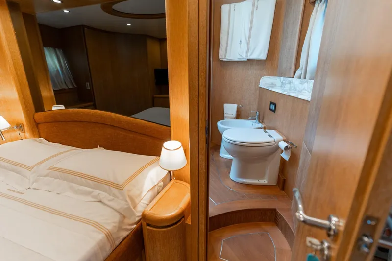  Yacht Photos Pics Warlock-11.jpg