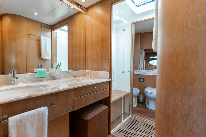  Yacht Photos Pics Warlock-17.jpg