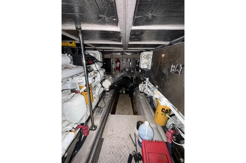 Gambit Yacht Photos Pics Engine room of 2001 Sea Ray 560 Sedan Bridge with CAT machinery and tools.