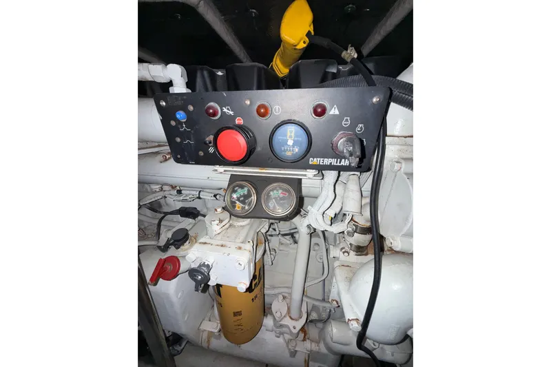 Gambit Yacht Photos Pics Engine control panel of a 2001 Sea Ray 560 Sedan Bridge yacht.