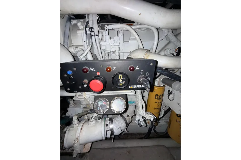 Gambit Yacht Photos Pics Engine control panel of a 2001 Sea Ray 560 Sedan Bridge yacht.