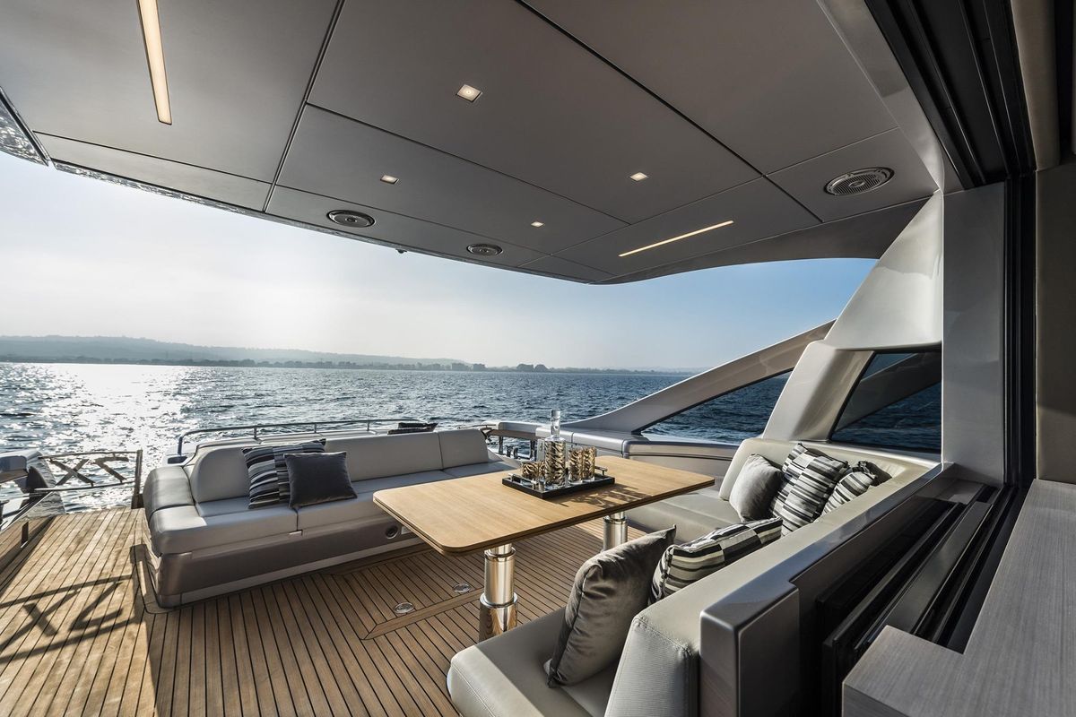 2024 Pershing 70 