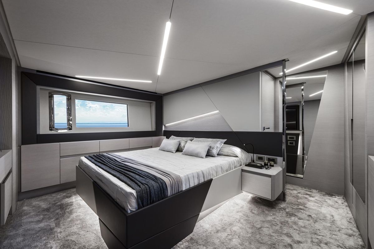 2024 Pershing 70 
