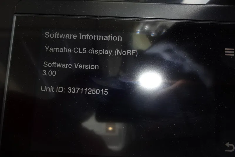 Blue Baby Yacht Photos Pics Yamaha CL5 display showing software version 3.00 on Jeanneau Merry Fisher 895 Offshore.