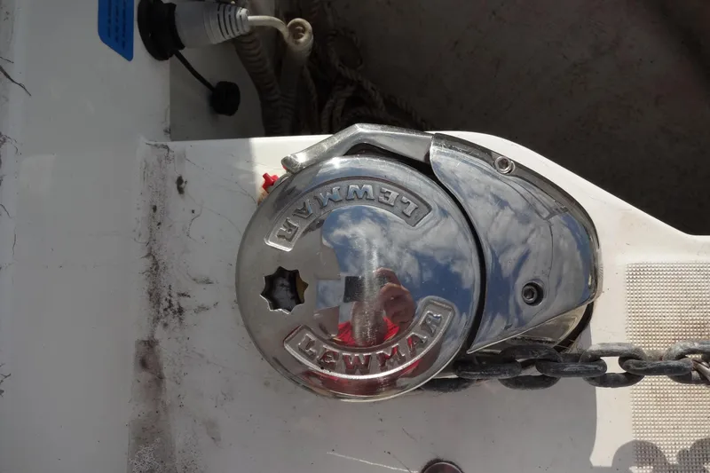 Blue Baby Yacht Photos Pics Lewmar winch on Jeanneau Merry Fisher 895 Offshore, 2022 model, with chain detail.