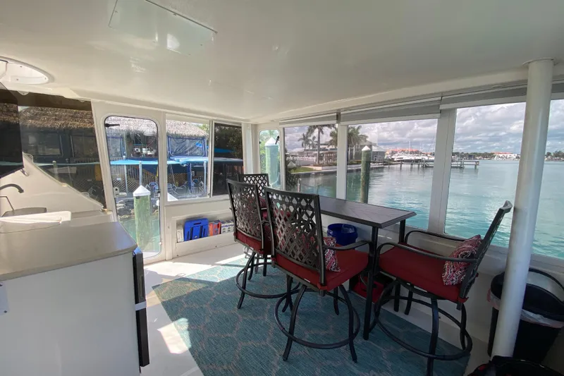 Nauti Boxer Yacht Photos Pics Interior of 2003 Silverton 453 Motor Yacht with waterfront view and dining area.