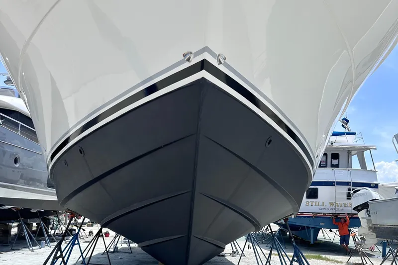 Nauti Boxer Yacht Photos Pics 2003 Silverton 453 Motor Yacht on stands, viewed from the bow.