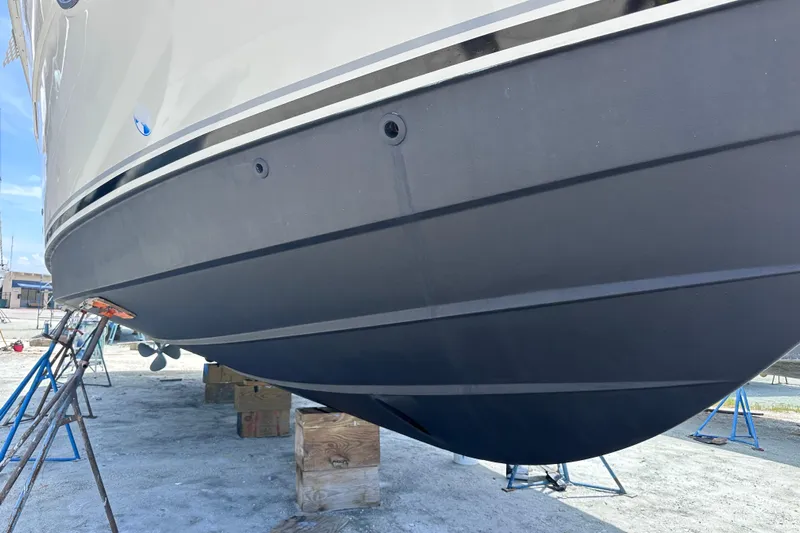 Nauti Boxer Yacht Photos Pics 2003 Silverton 453 Motor Yacht hull on dry dock, showcasing sleek design.