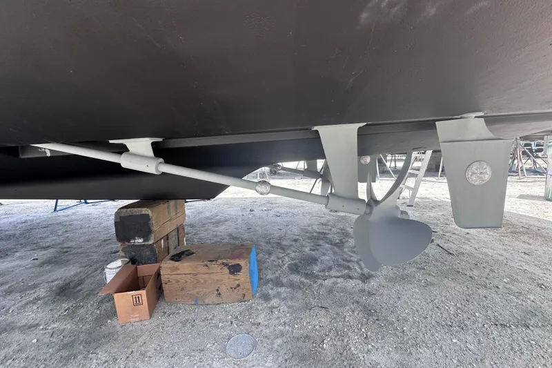 Nauti Boxer Yacht Photos Pics 2003 Silverton 453 Motor Yacht underside with propeller and rudder in dry dock.