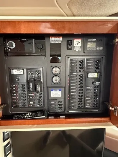  Yacht Photos Pics 2009 MERIDIAN 441 - Image 21