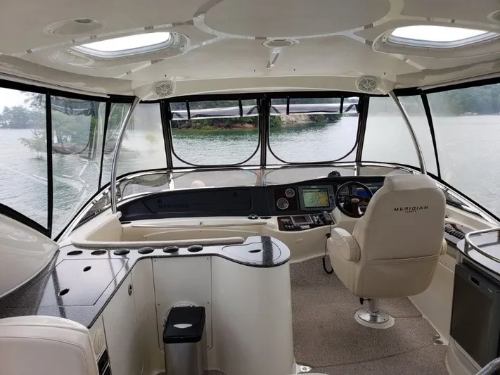 Yacht Photos Pics 2009 MERIDIAN 441 - Image 6