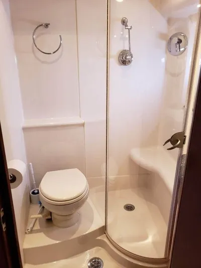  Yacht Photos Pics 2009 MERIDIAN 441 - Image 24