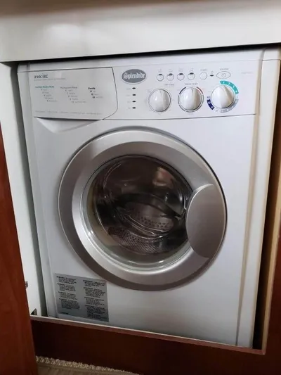  Yacht Photos Pics 2009 MERIDIAN 441 - Image 27