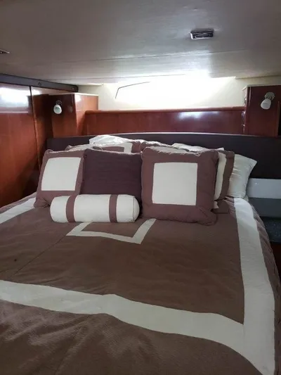  Yacht Photos Pics 2009 MERIDIAN 441 - Image 26