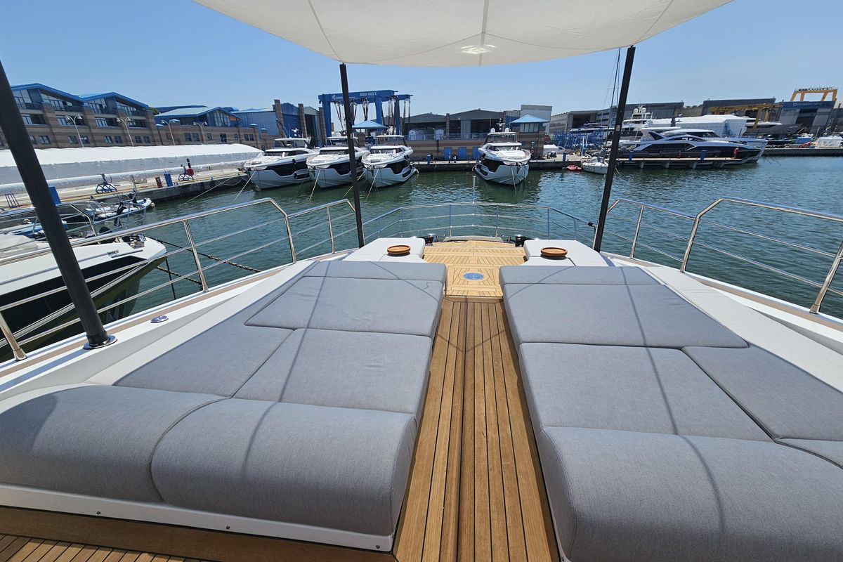 2024 Azimut 104 