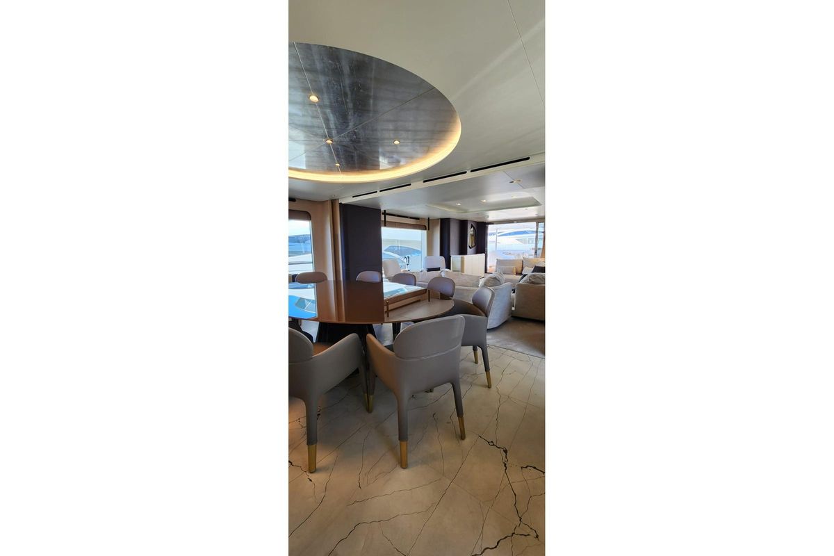 2024 Azimut 104 