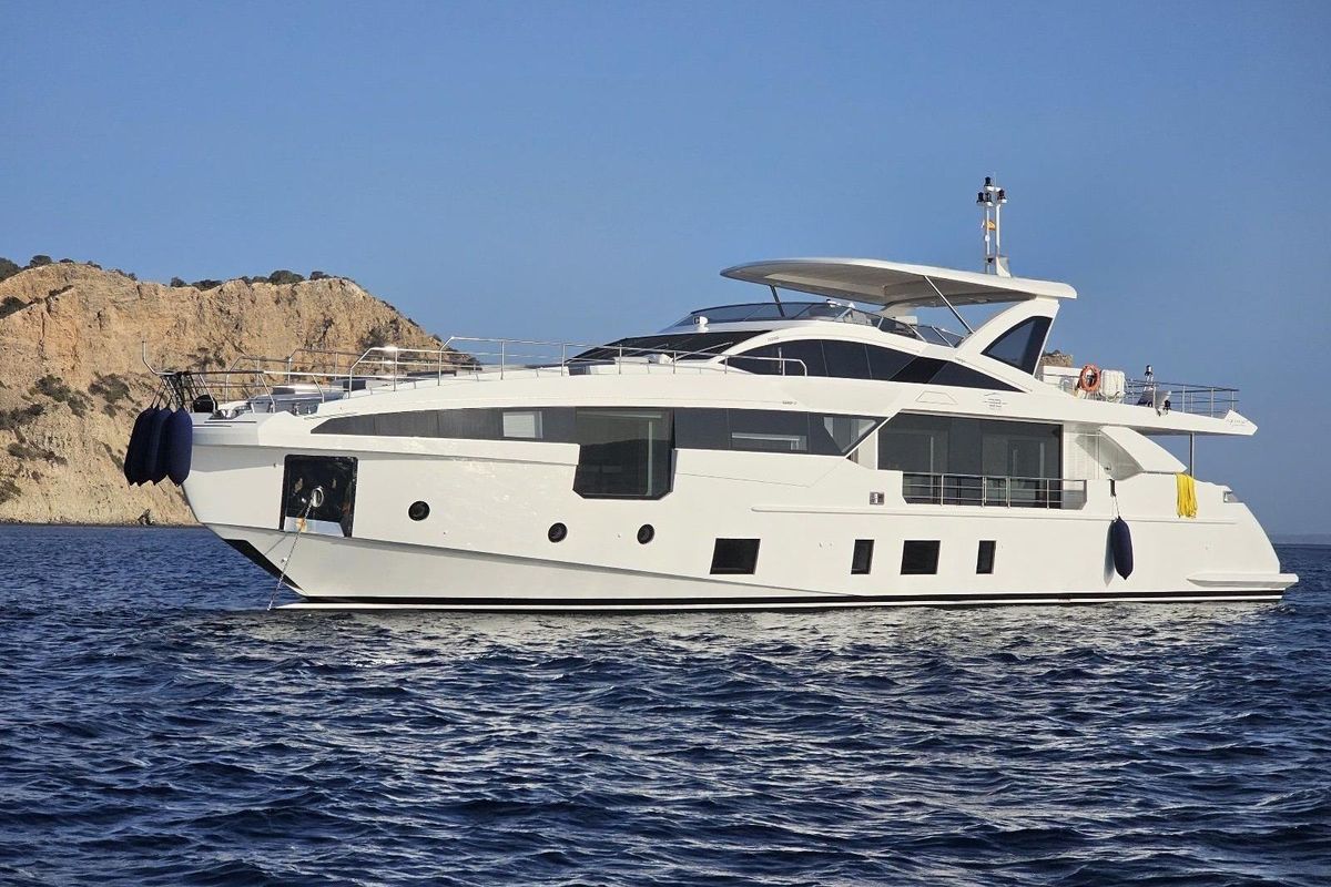 2024 Azimut 104 