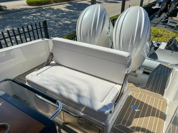  Yacht Photos Pics 2024 Windy SR28 CC boat with dual outboard engines and white cushioned seating.