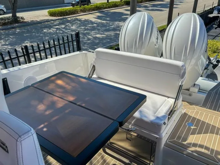 Yacht Photos Pics 2024 Windy SR28 CC boat with dual engines and a foldable table.