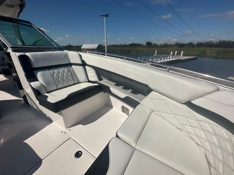 2022 Regal 33 OBX