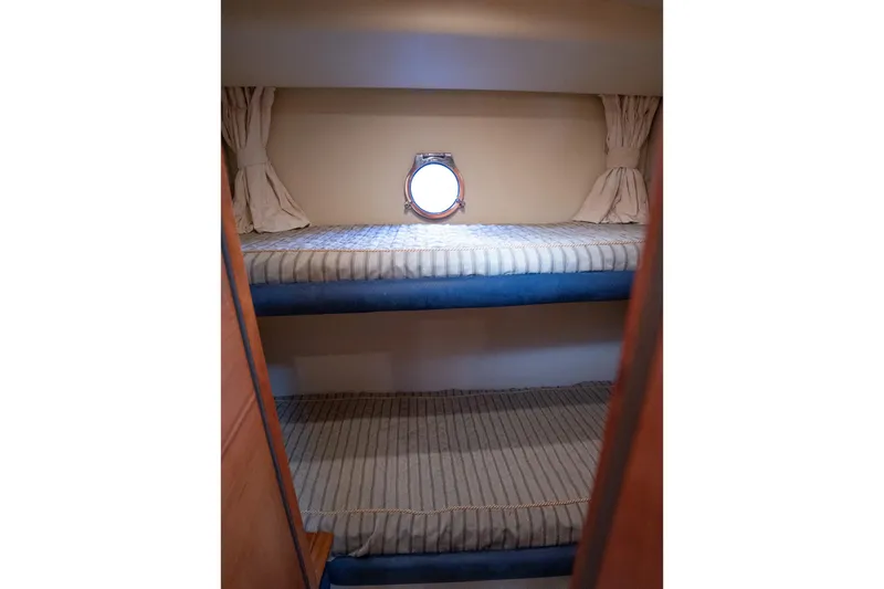 360 Yacht Photos Pics Bunk beds in 2008 Azimut 50 Flybridge yacht cabin with porthole window.