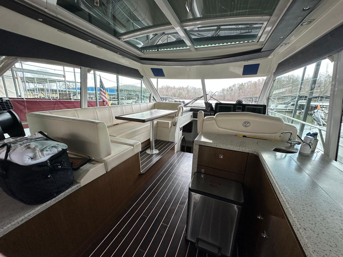 2012 Cruisers Yachts 48 