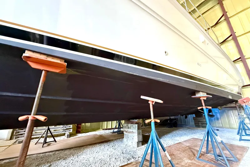 No Tan Lines Yacht Photos Pics 2000 Sea Ray 410 Sundancer yacht on stands in a storage facility.