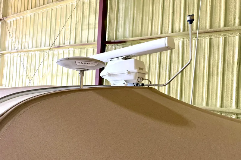 No Tan Lines Yacht Photos Pics Radar and antenna on 2000 Sea Ray 410 Sundancer boat in storage.