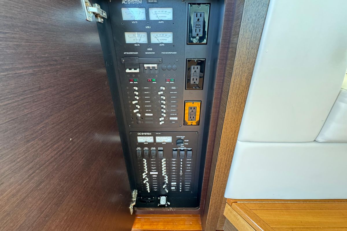 2016 Tiara Yachts 44