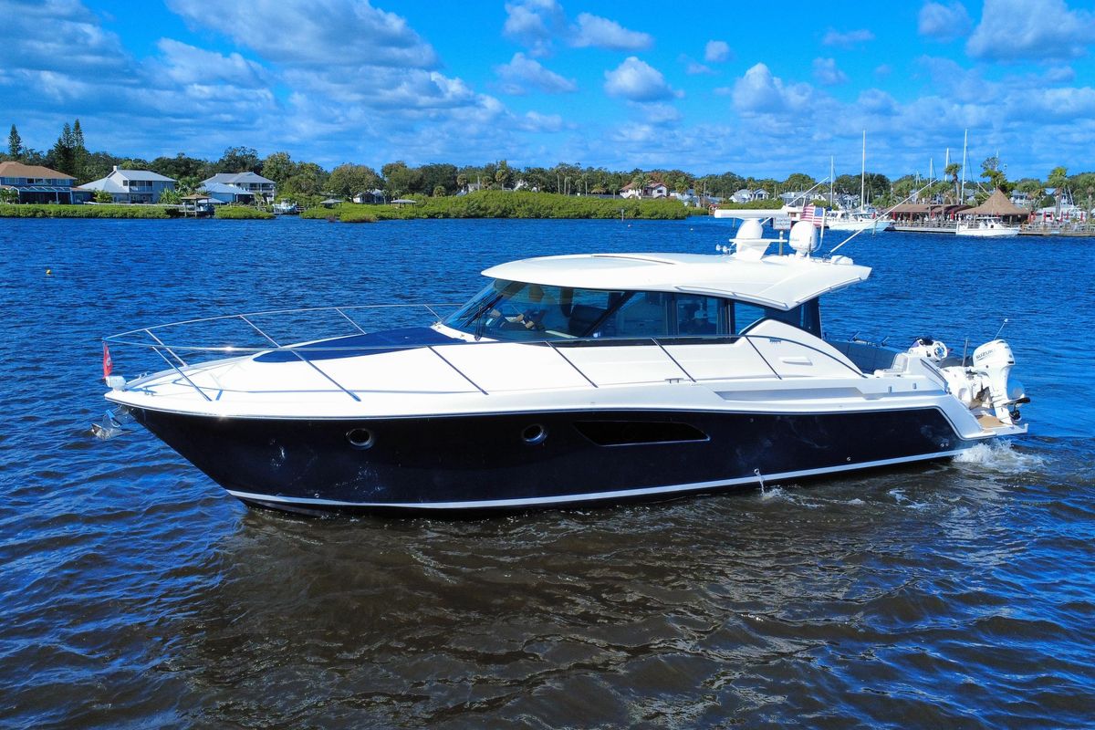 2016 Tiara Yachts 44