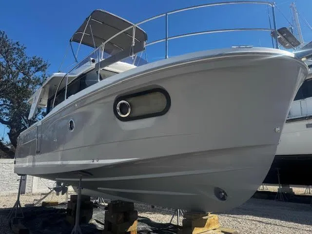 Seven Grand Yacht Photos Pics 