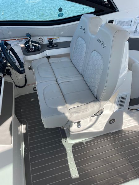 2022 Sea Ray 320 Sundancer