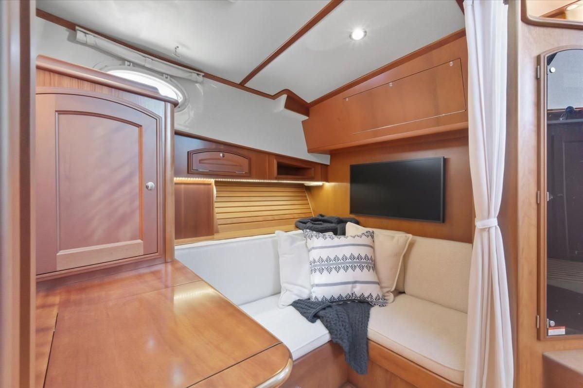 2015 Hinckley 43 