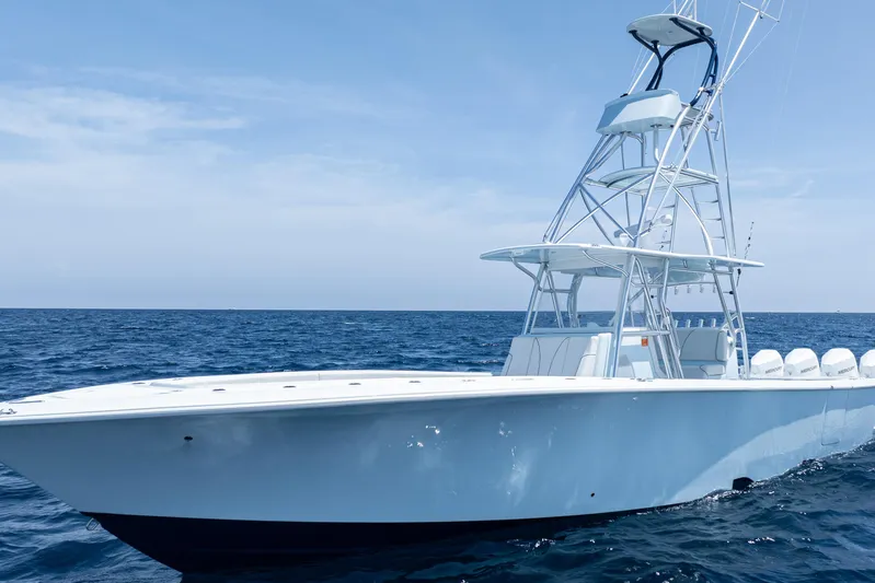  Yacht Photos Pics 2023 SeaVee 390Z boat on open ocean, featuring sleek design and tower.